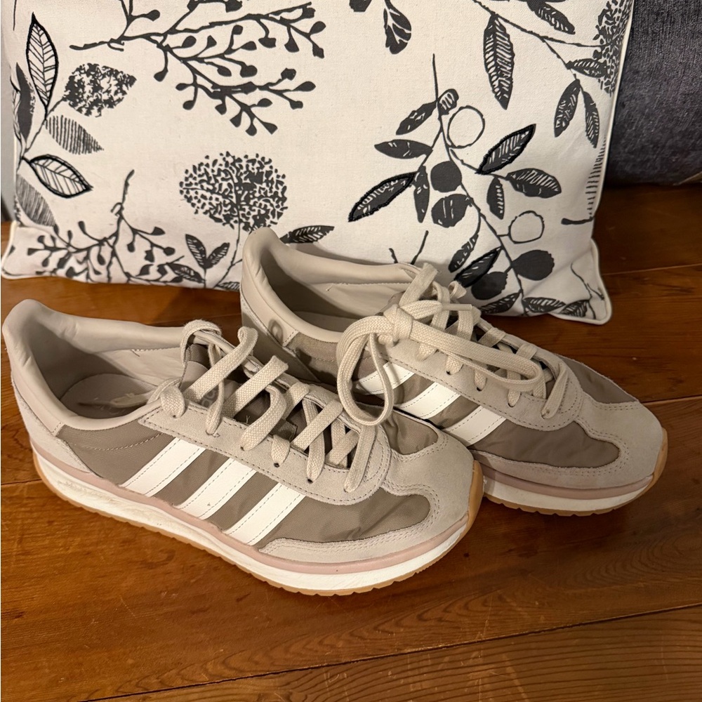 adidas Beige and White Women's Casual Sneakers